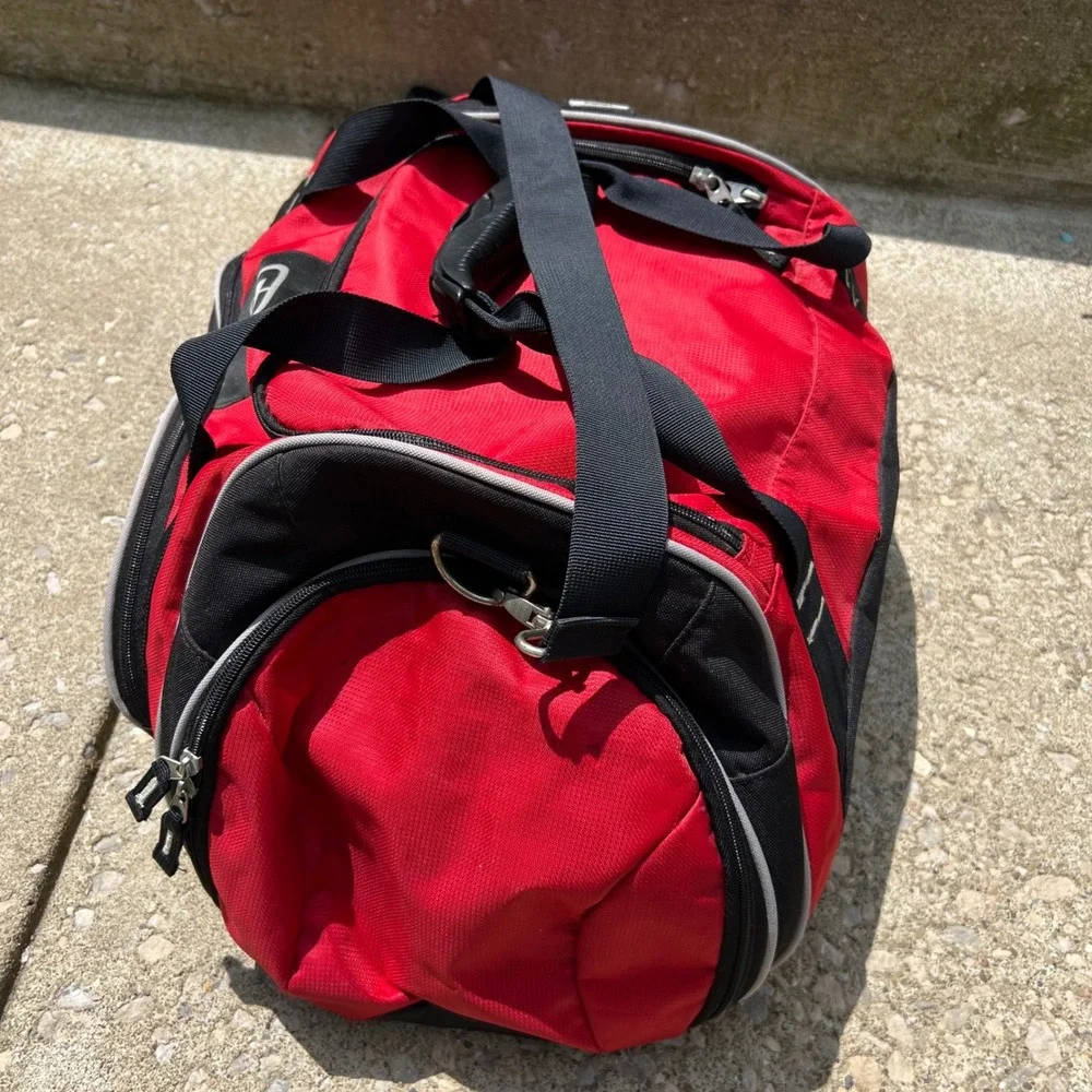 OGIO Crunch Duffel Bag Red Black Gym Sports Travel Bag Shoe Compartment zip 23